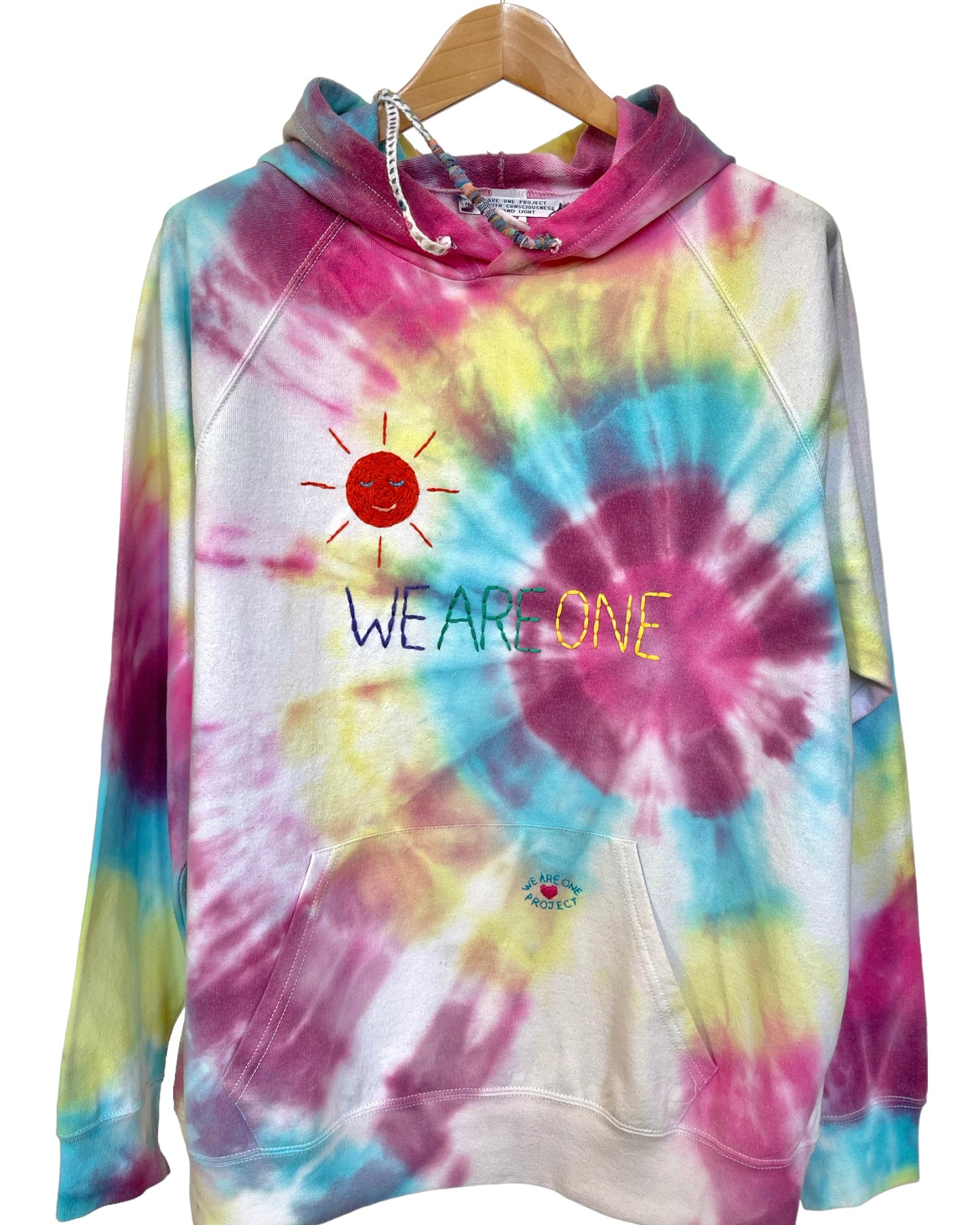 Hoodie Vintage Brodé Mantra "WeAreOne"